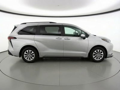 2025 Toyota Sienna XLE