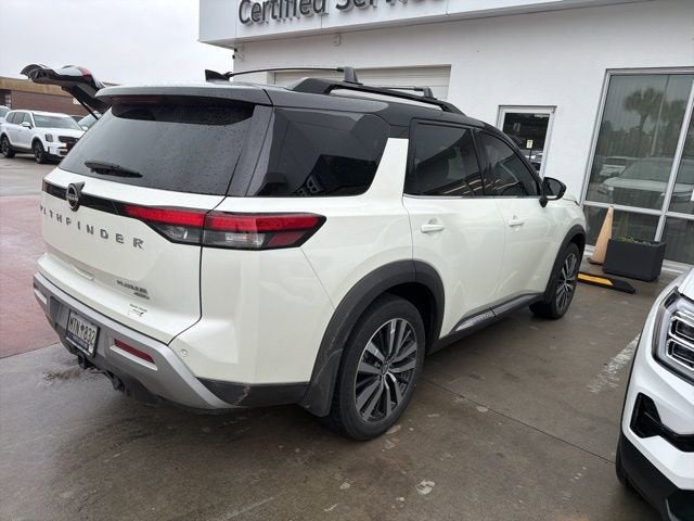 2022 Nissan Pathfinder Platinum