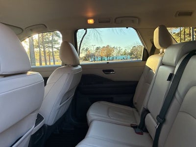 2023 Nissan Pathfinder SL