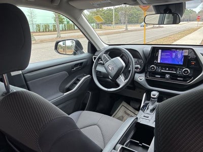 2024 Toyota Highlander LE