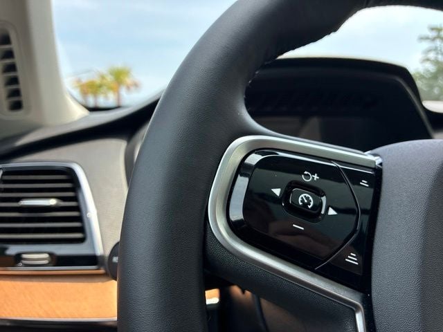 2025 Volvo XC90 B6 Plus 7-Seater