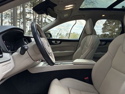 2023 Volvo XC60 B6 Ultimate Dark Theme