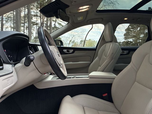 2023 Volvo XC60 B6 Ultimate Dark Theme