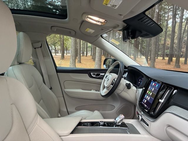 2023 Volvo XC60 B6 Ultimate Dark Theme