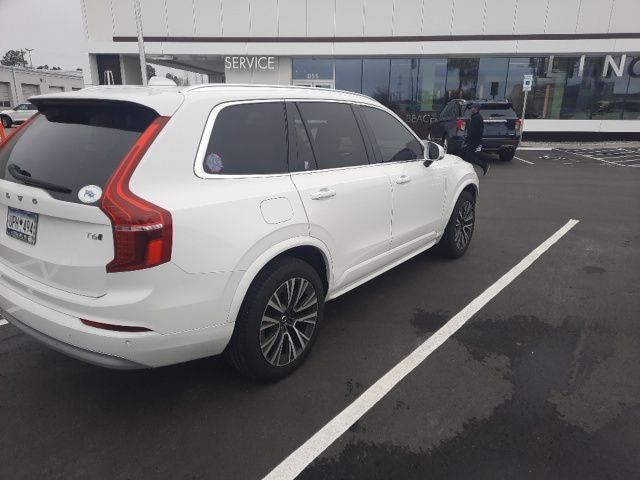 2022 Volvo XC90 T6 Momentum