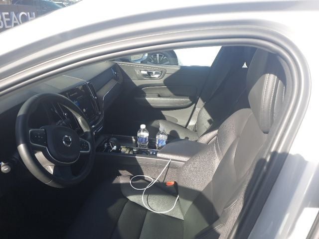 2022 Volvo XC60 B5 Momentum