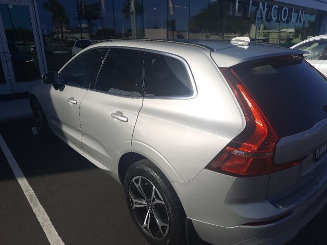 2022 Volvo XC60 B5 Momentum