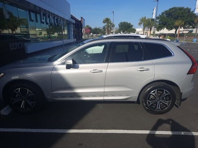 2022 Volvo XC60 B5 Momentum