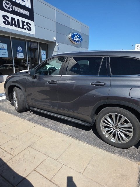 2023 Toyota Highlander Platinum