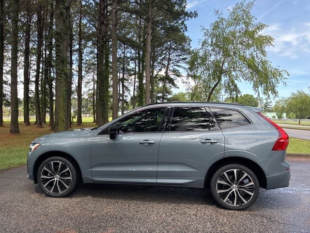 2023 Volvo XC60 B5 Plus Dark Theme