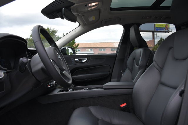 2025 Volvo XC60 B5 Core