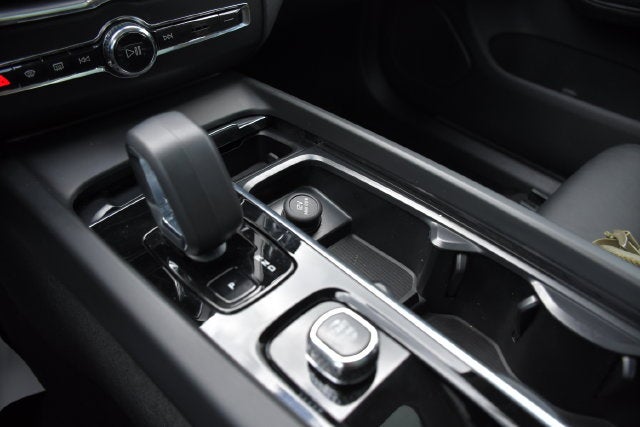 2025 Volvo XC60 B5 Core